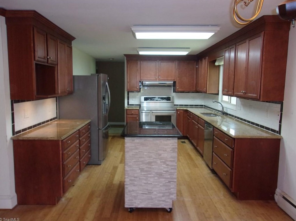 304 Pineridge Dr, High Point, NC 27262-8207