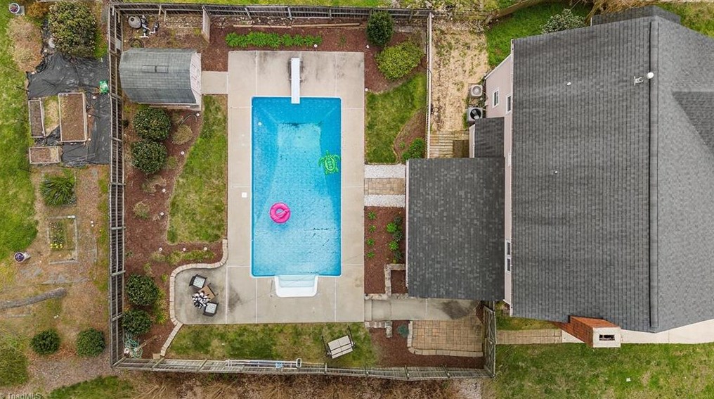 1601 Whites Mill Rd, High Point NC  27265-9645 exterior