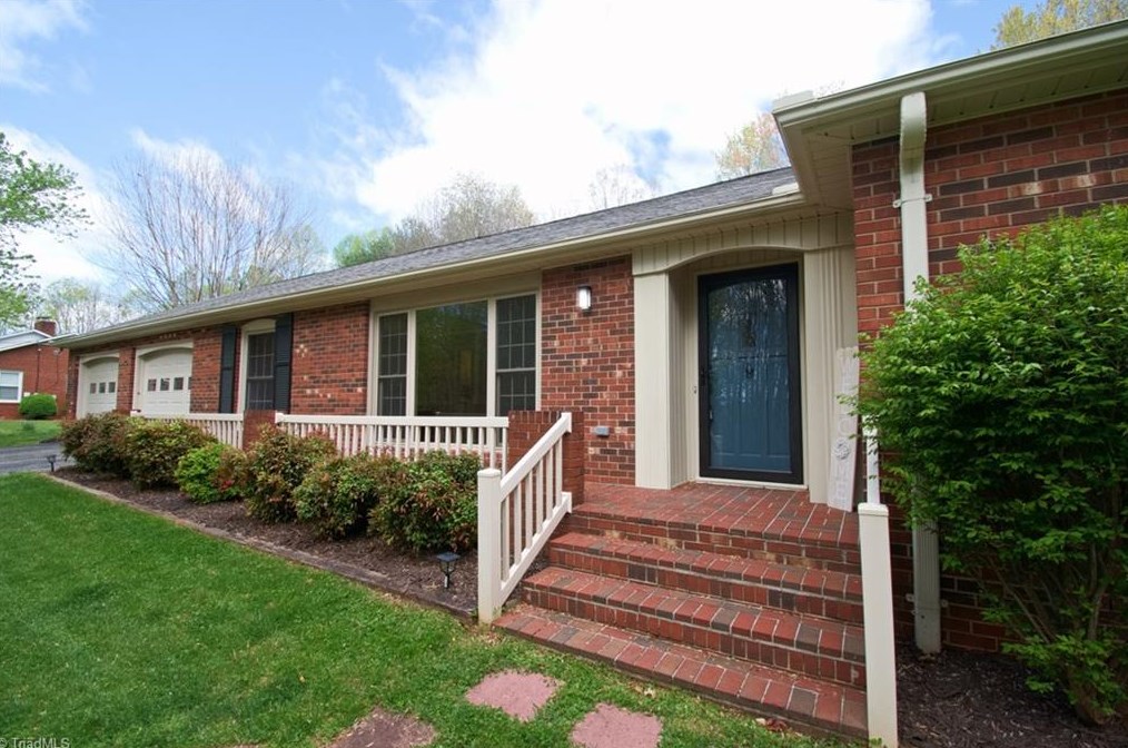 100 Cedar St, North Wilkesboro NC  28659-3420 exterior
