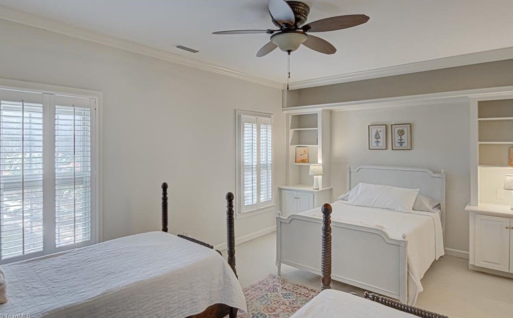 1204 Kent Place Ln, Winston Salem NC  27104-1140 exterior