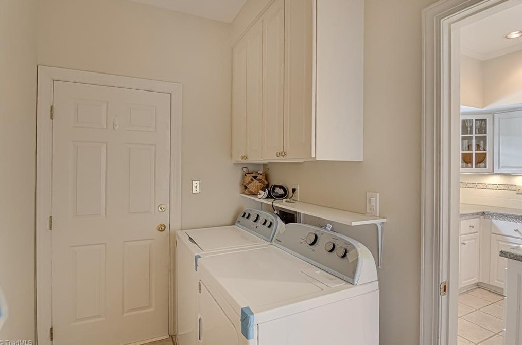 1204 Kent Place Ln, Winston Salem NC  27104-1140 exterior