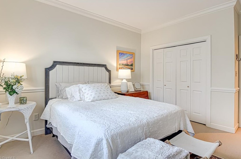 1204 Kent Place Ln, Winston Salem NC  27104-1140 exterior
