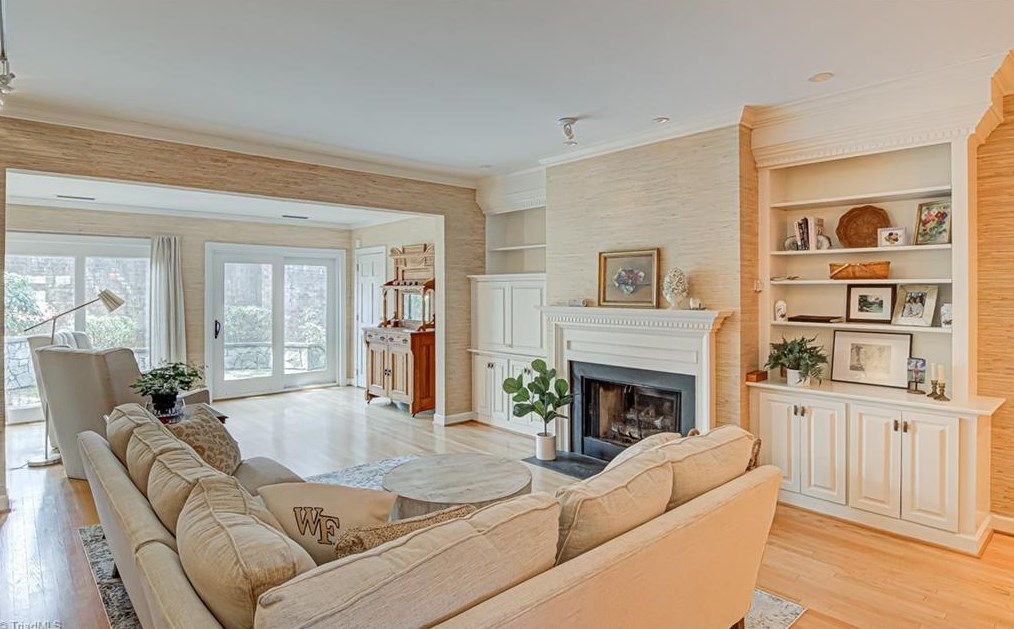 1204 Kent Place Ln, Winston Salem NC  27104-1140 exterior