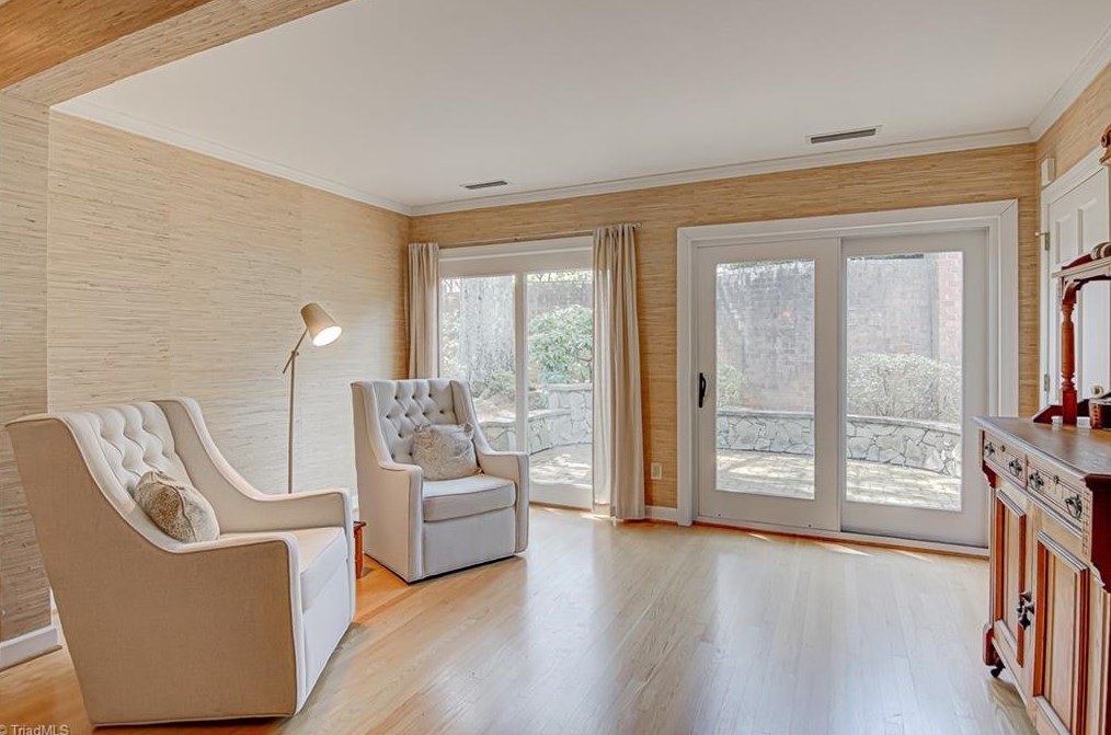 1204 Kent Place Ln, Winston Salem NC  27104-1140 exterior