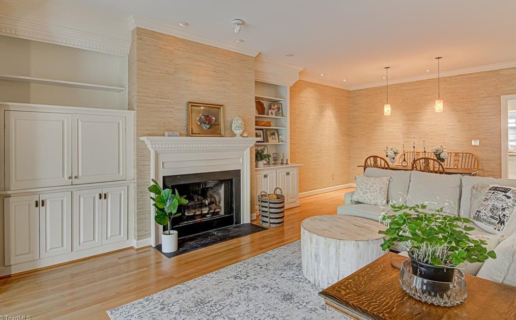 1204 Kent Place Ln, Winston Salem NC  27104-1140 exterior