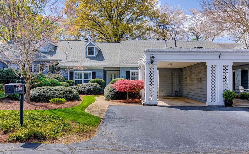 1204 Kent Place Ln, Winston Salem NC  27104-1140 exterior