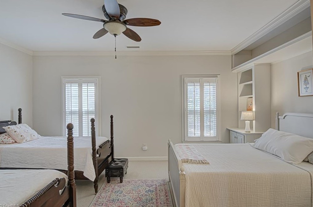 1204 Kent Place Ln, Winston Salem NC  27104-1140 exterior