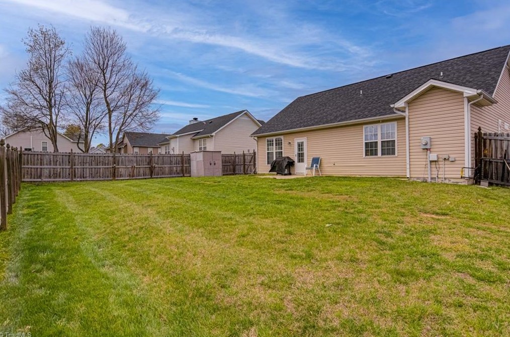 5420 Bradburn Dr, Mcleansville NC  27301-9252 exterior