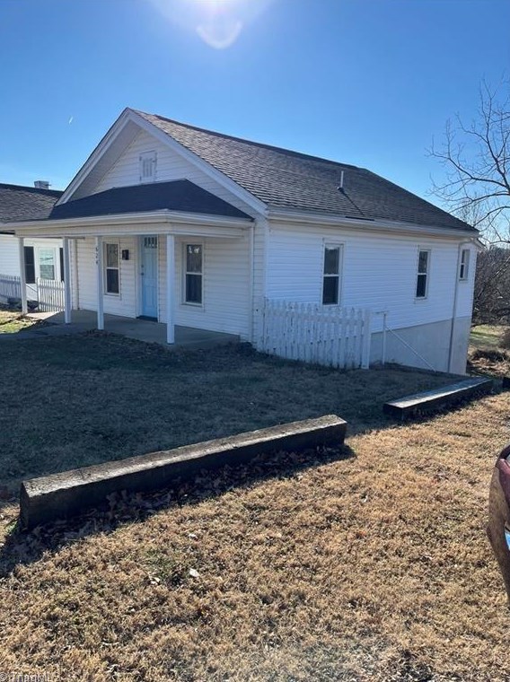 624 South Street S, Mount Airy, NC 27030