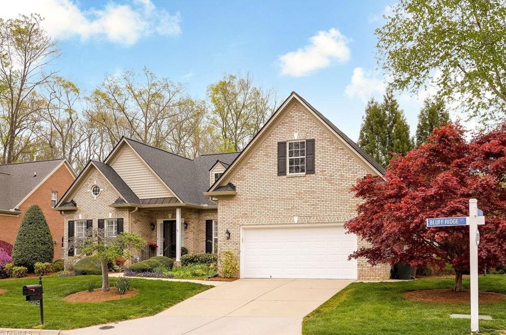 2 Bluff Ridge Ct, Greensboro, NC 27455