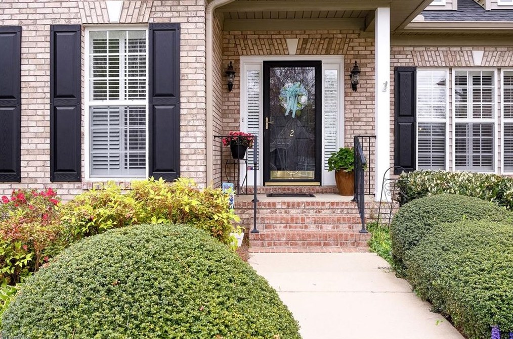 2 Bluff Ridge Ct, Greensboro NC  27455-2298 exterior
