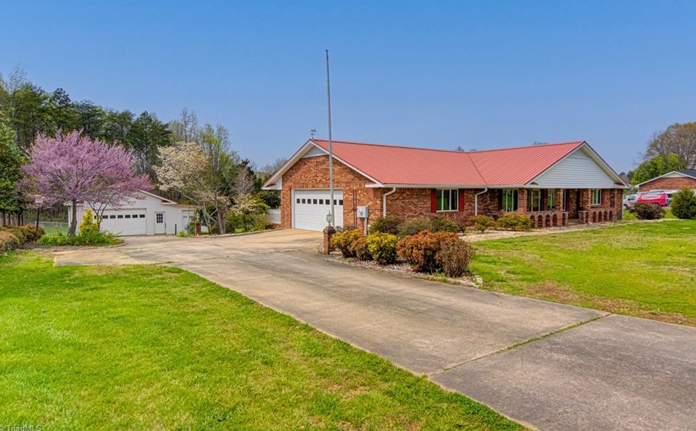 1604 Teague Ln, Kernersville, NC 27284