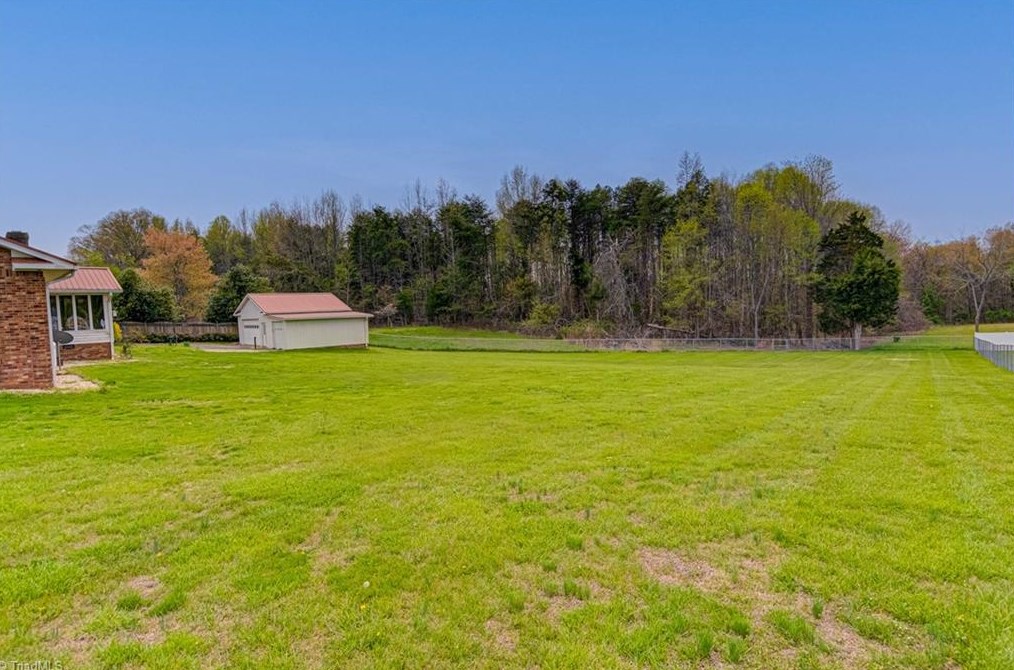 1604 Teague Ln, Kernersville NC  27284-7523 exterior