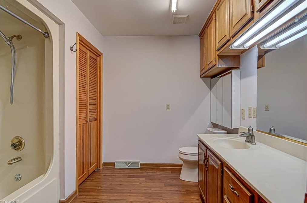 1604 Teague Ln, Kernersville NC  27284-7523 exterior