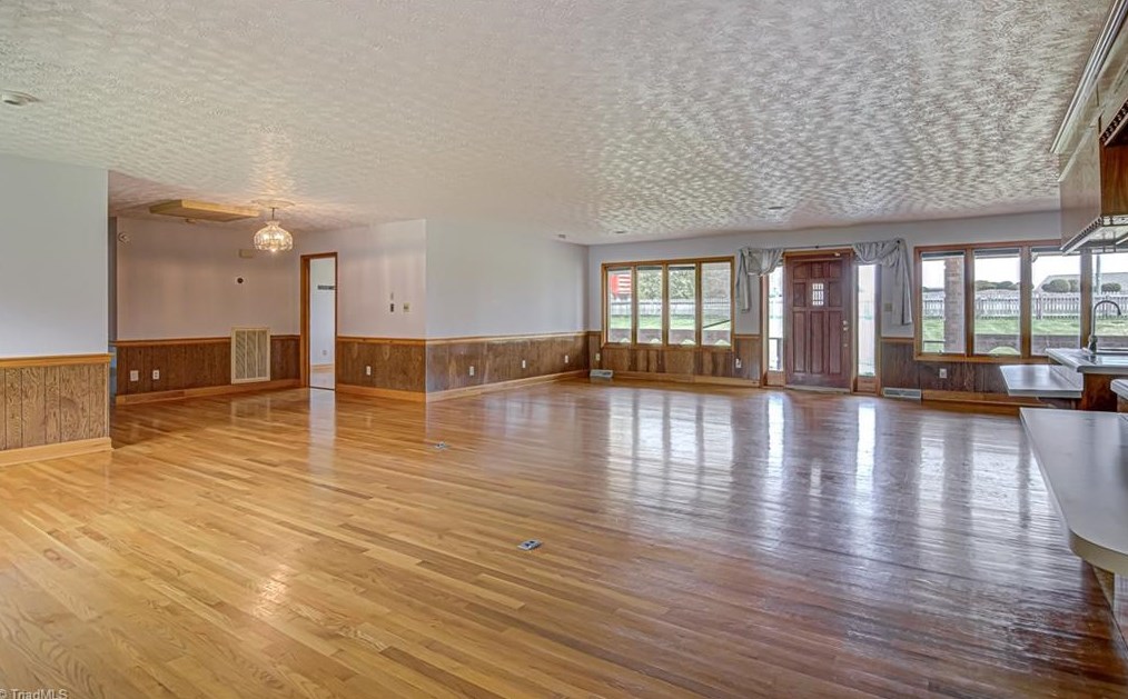 1604 Teague Ln, Kernersville NC  27284-7523 exterior