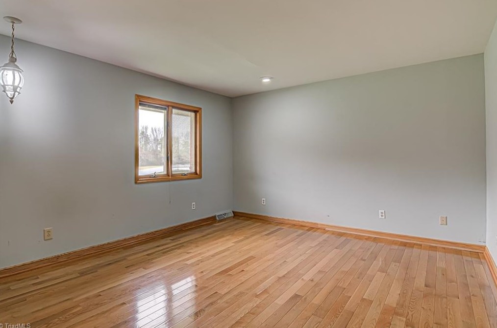 1604 Teague Ln, Kernersville NC  27284-7523 exterior