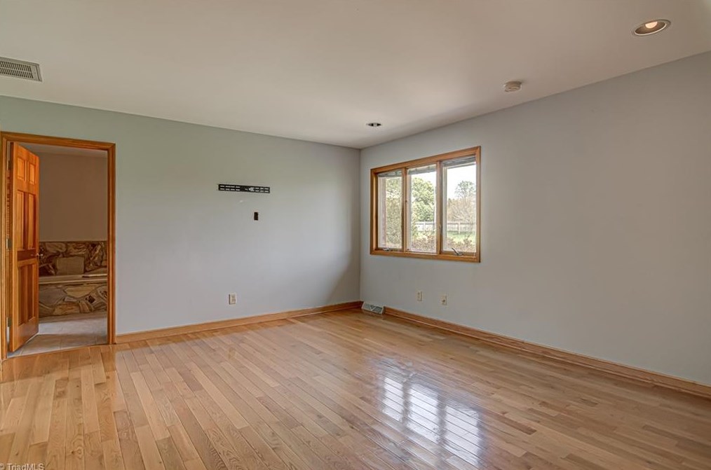 1604 Teague Ln, Kernersville NC  27284-7523 exterior