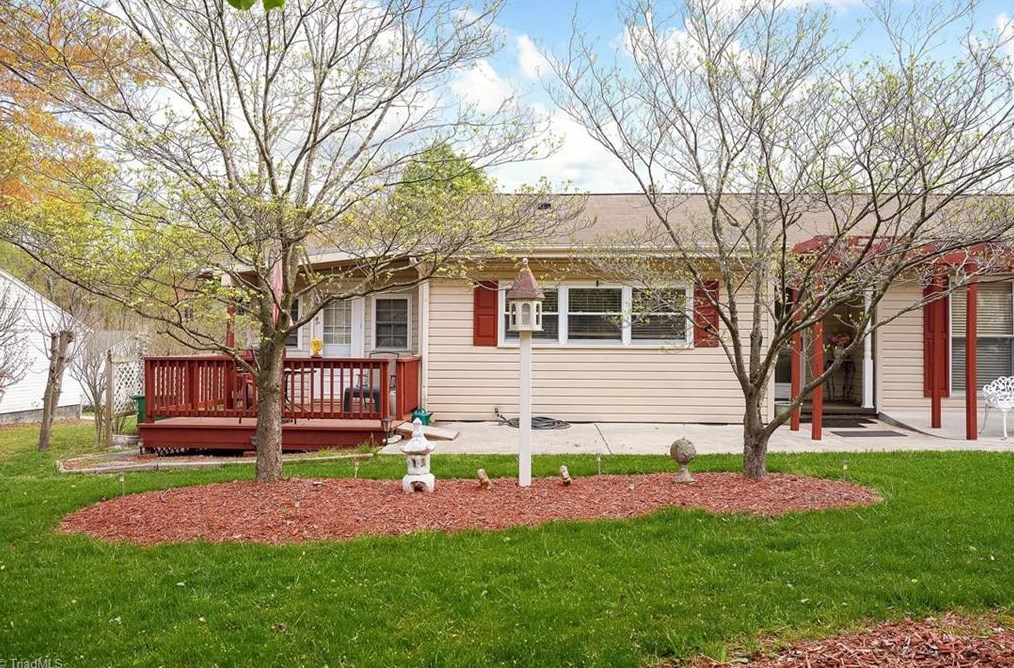 1863 Old Hollow Rd, Walkertown, NC 27051-9716