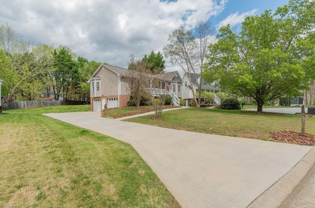 1025 Winterside Ln, Winston Salem, NC 27107