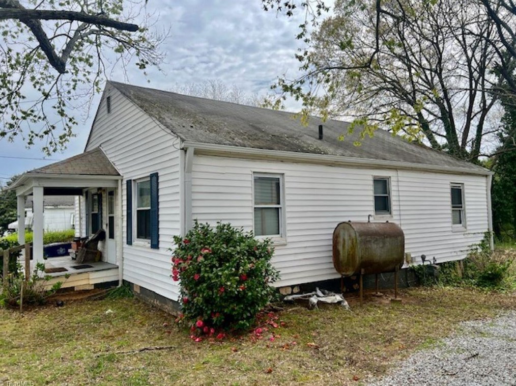 1427 Dellabrook Rd, Winston Salem, NC 27105