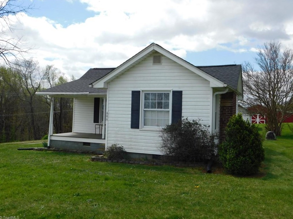 699 Red Brush Rd, Mount Airy, NC 27030