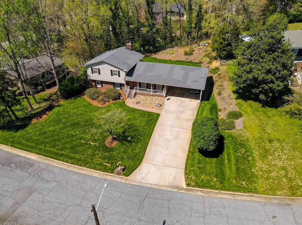 1405 Wales Dr, High Point NC  27262-7340 exterior