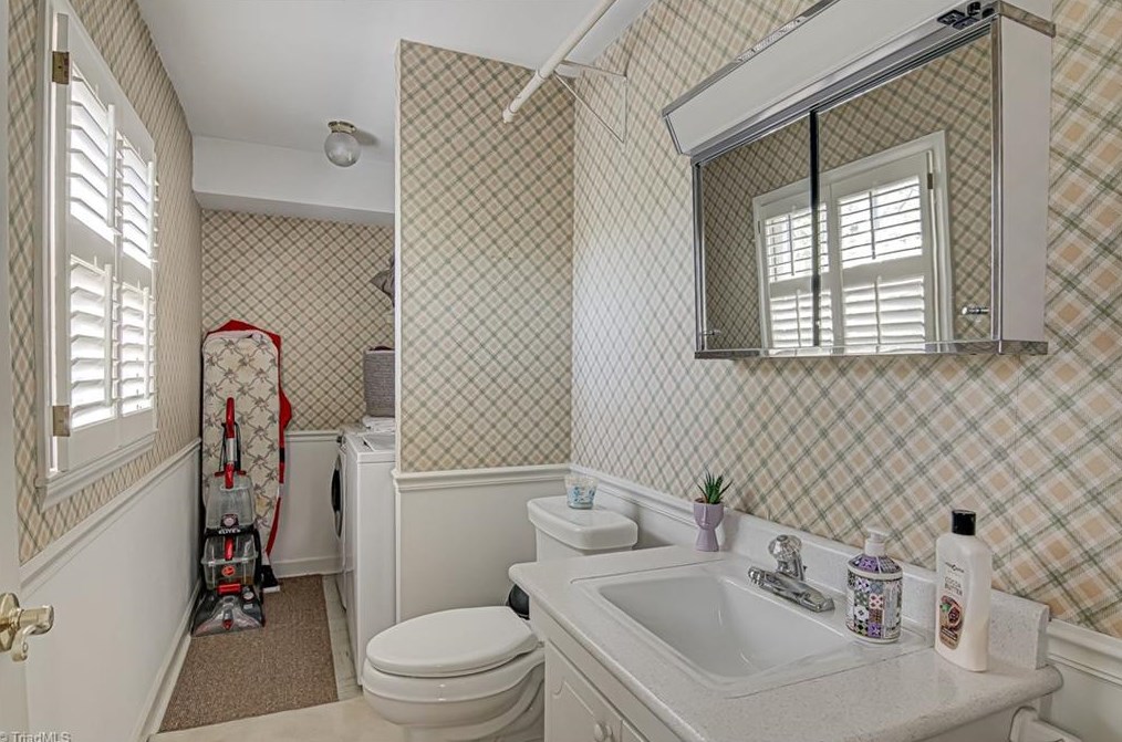 1405 Wales Dr, High Point NC  27262-7340 exterior