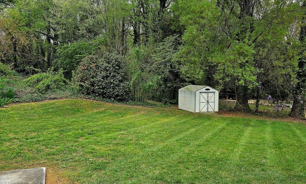 612 Woodridge Ln, High Point NC  27262-2248 exterior