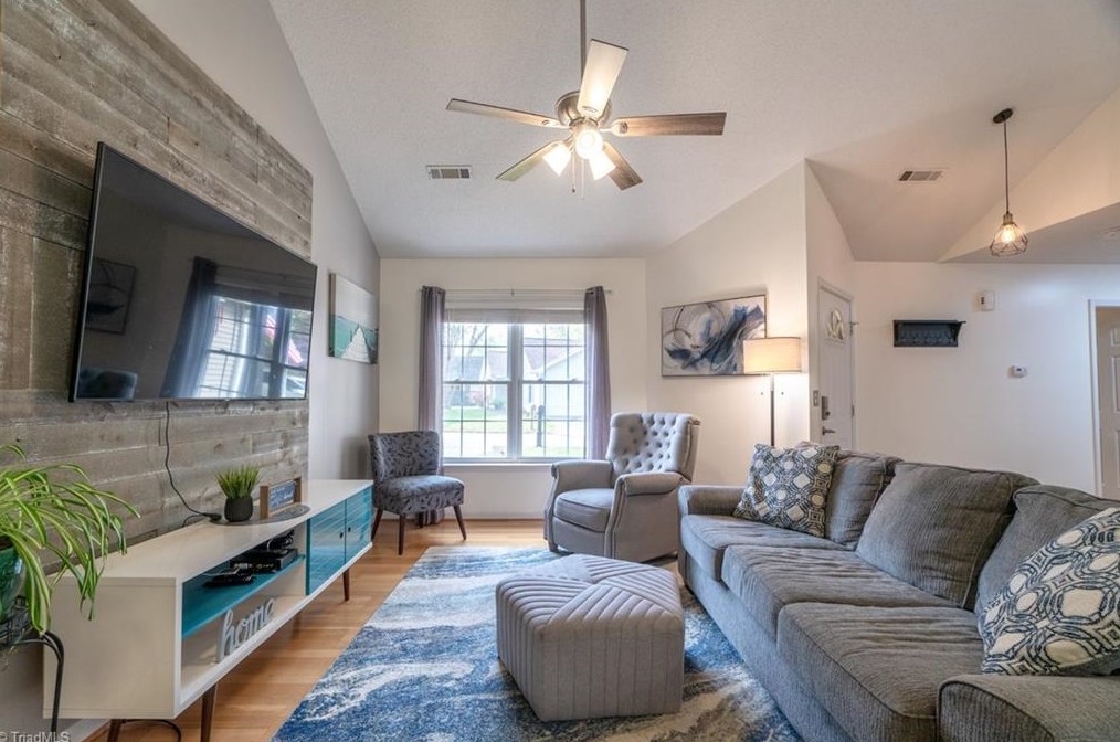 1460 Lewisburg Pointe Dr, Clemmons NC  27012-7418 exterior