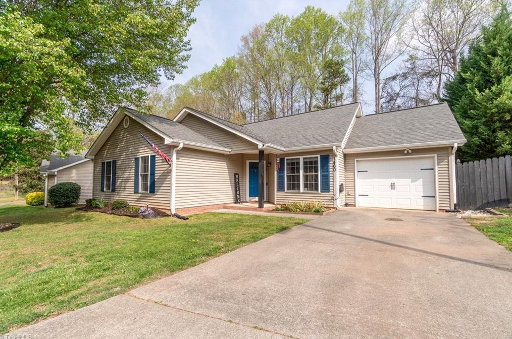1460 Lewisburg Pointe Dr, Clemmons, NC 27012