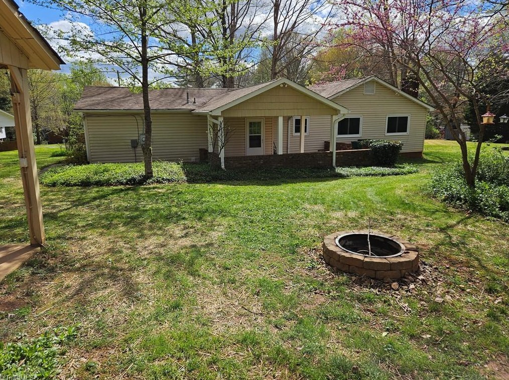 117 Hillside Ct, King, NC 27021