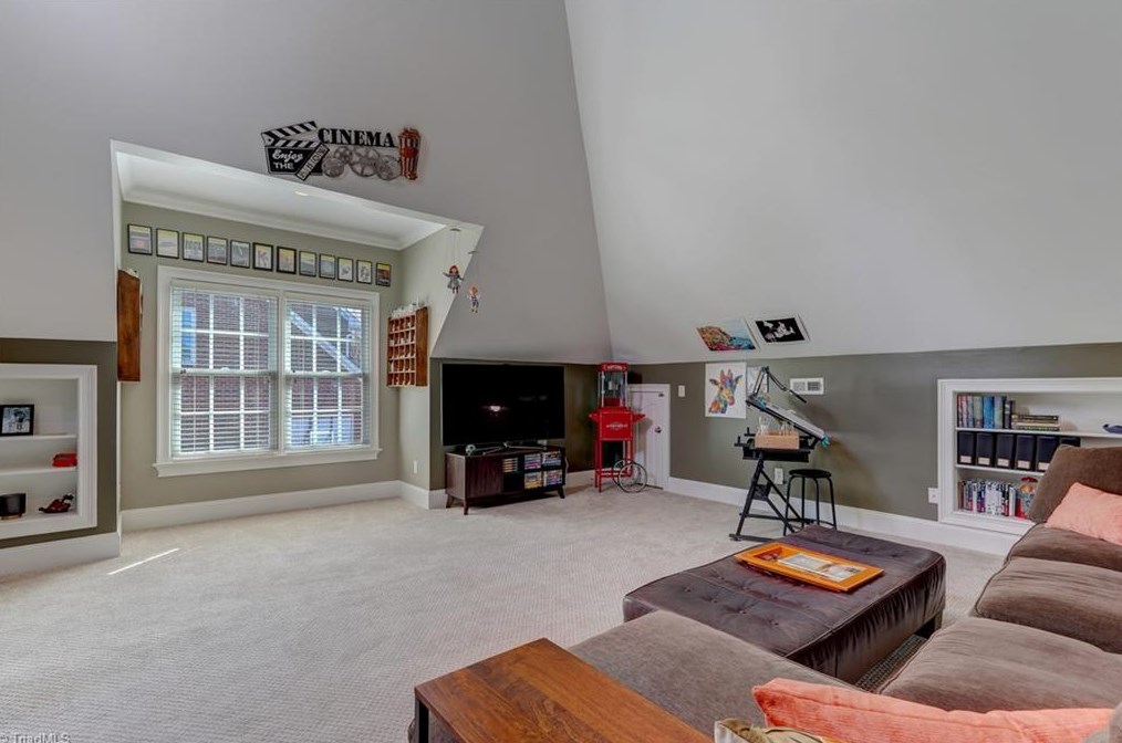 2002 Rockglen Ln, Greensboro NC  27410-2169 exterior