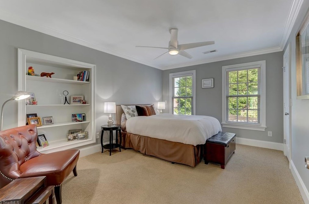 2002 Rockglen Ln, Greensboro NC  27410-2169 exterior