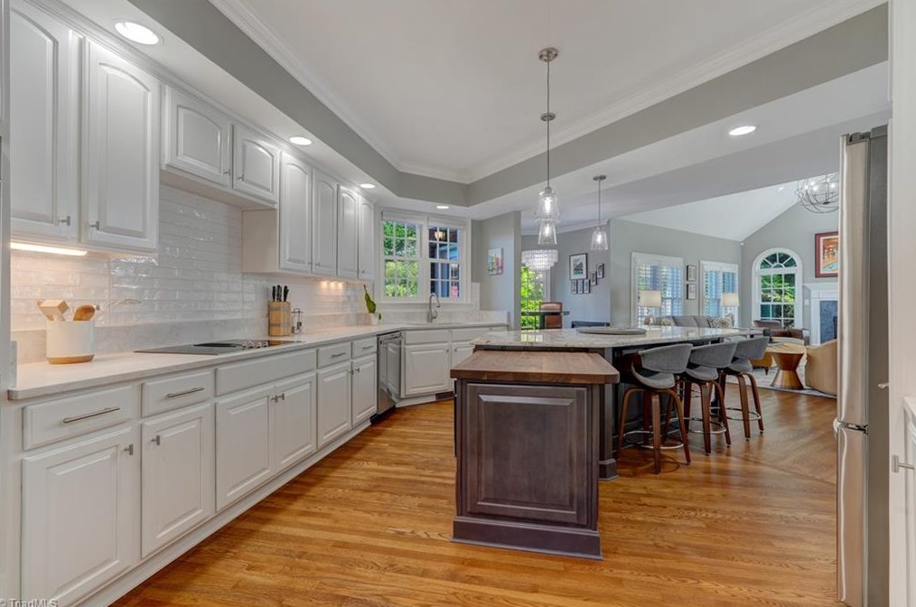 2002 Rockglen Ln, Greensboro NC  27410-2169 exterior