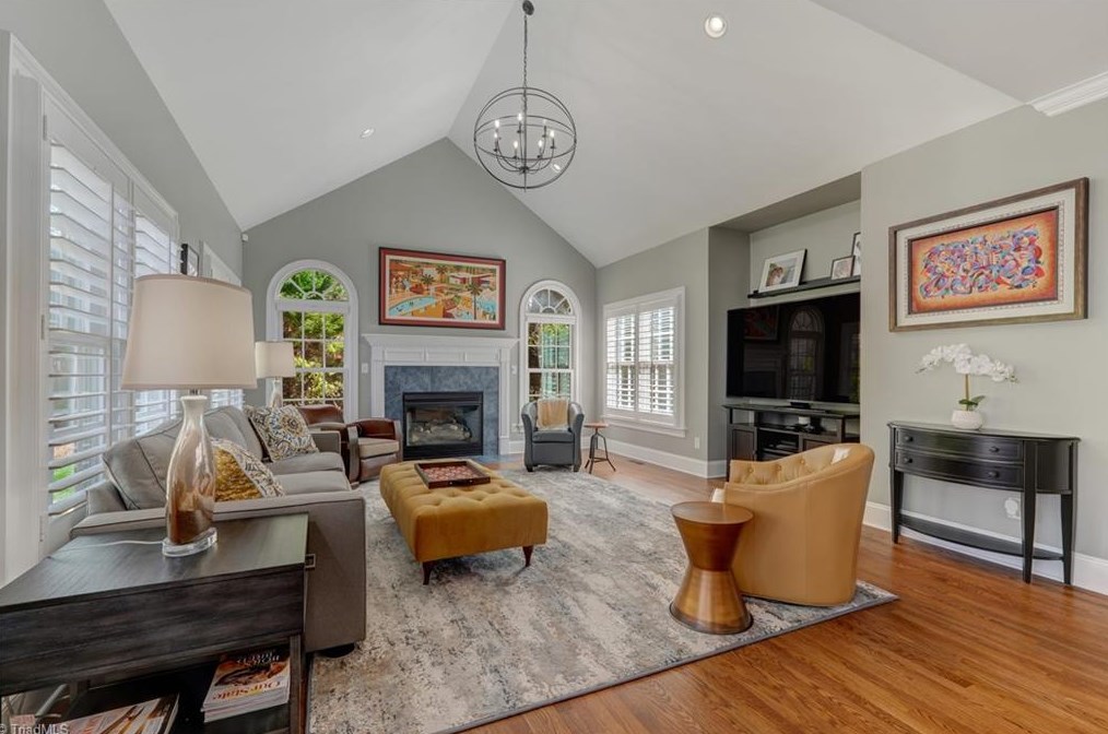 2002 Rockglen Ln, Greensboro NC  27410-2169 exterior