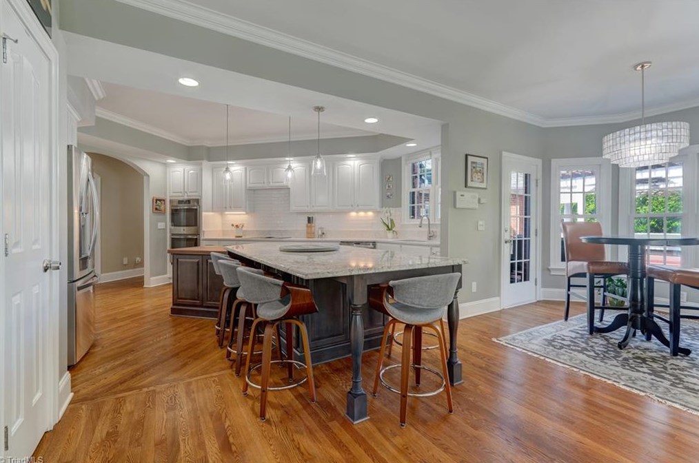 2002 Rockglen Ln, Greensboro NC  27410-2169 exterior