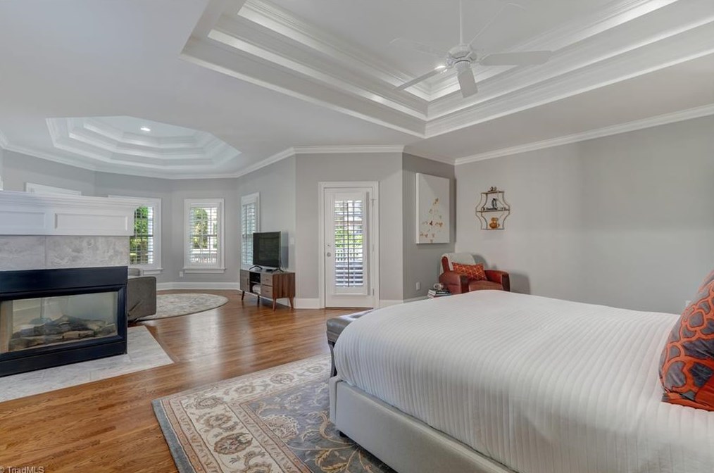 2002 Rockglen Ln, Greensboro NC  27410-2169 exterior