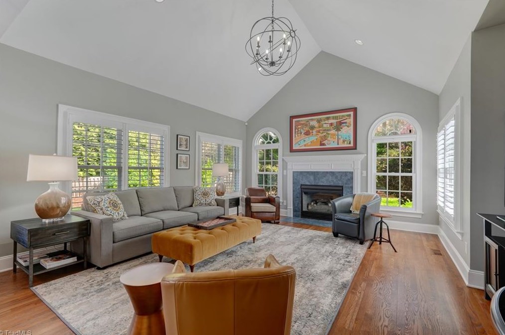 2002 Rockglen Ln, Greensboro NC  27410-2169 exterior