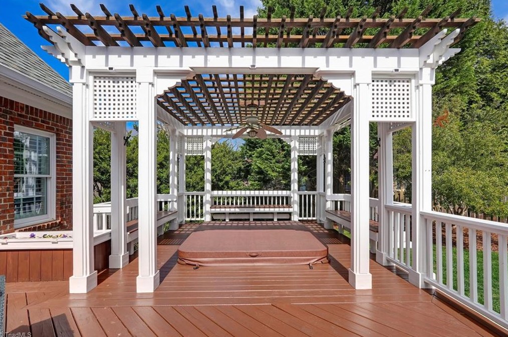 2002 Rockglen Ln, Greensboro NC  27410-2169 exterior