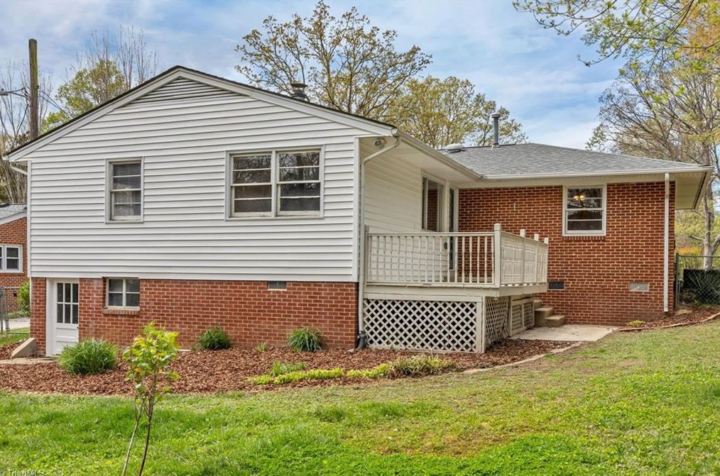 3102 Shamrock Dr, Greensboro NC  27408-3011 exterior