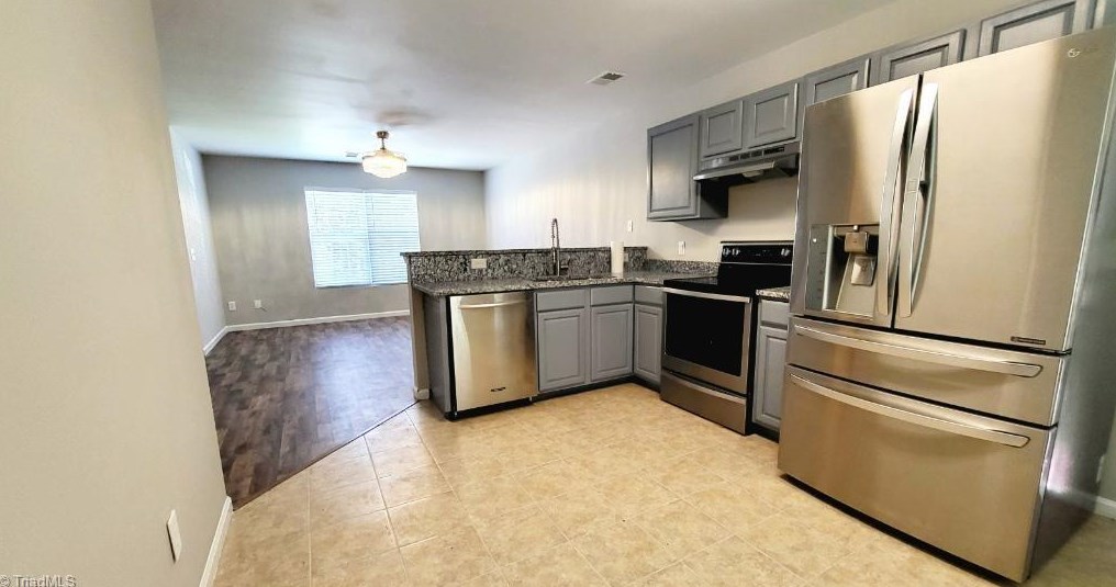 1011 Manor Dr, High Point NC  27260-2501 exterior