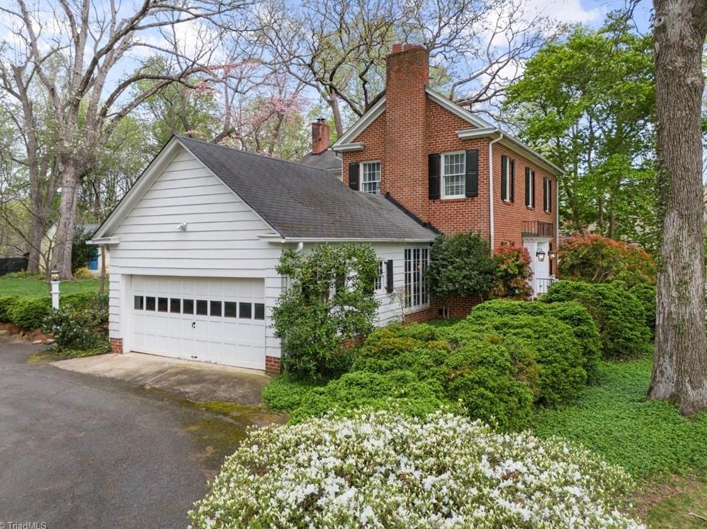 3239 Vly Rd, Winston Salem NC  27106-2529 exterior