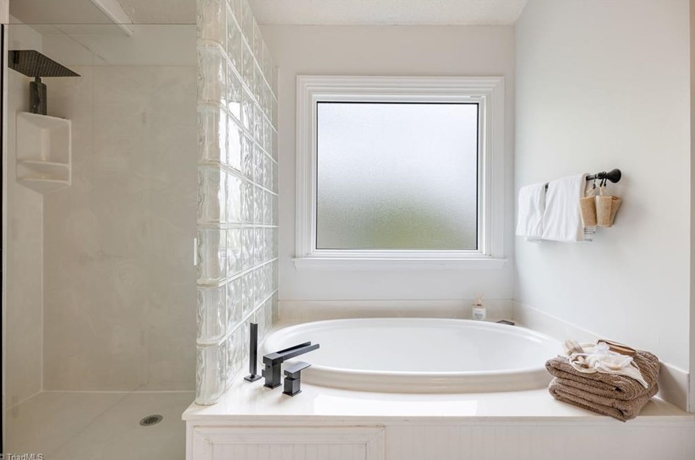 4505 Brandt Ridge Dr, Greensboro NC  27410-8446 exterior