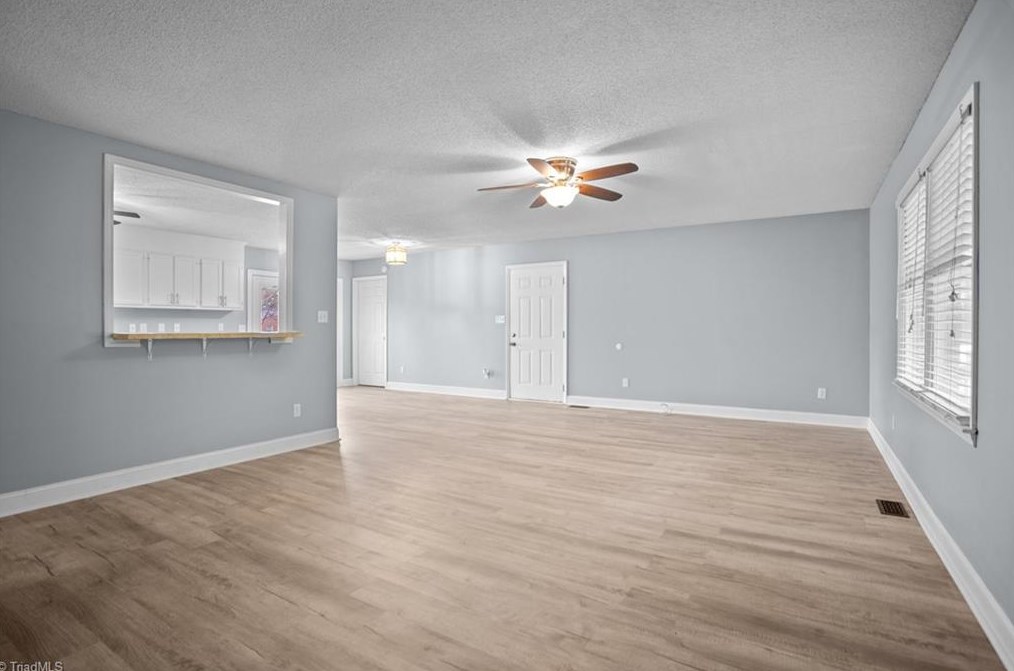 1535 Becky Ann Dr, Kernersville, NC 27284-4138