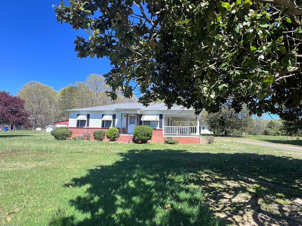 1382 Low Bridge Rd, Kimesville, NC 27298