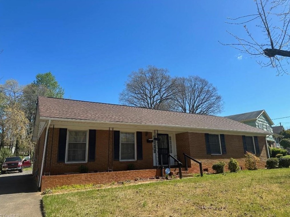3021 Woodfin Pl, Winston Salem, NC 27105-3947