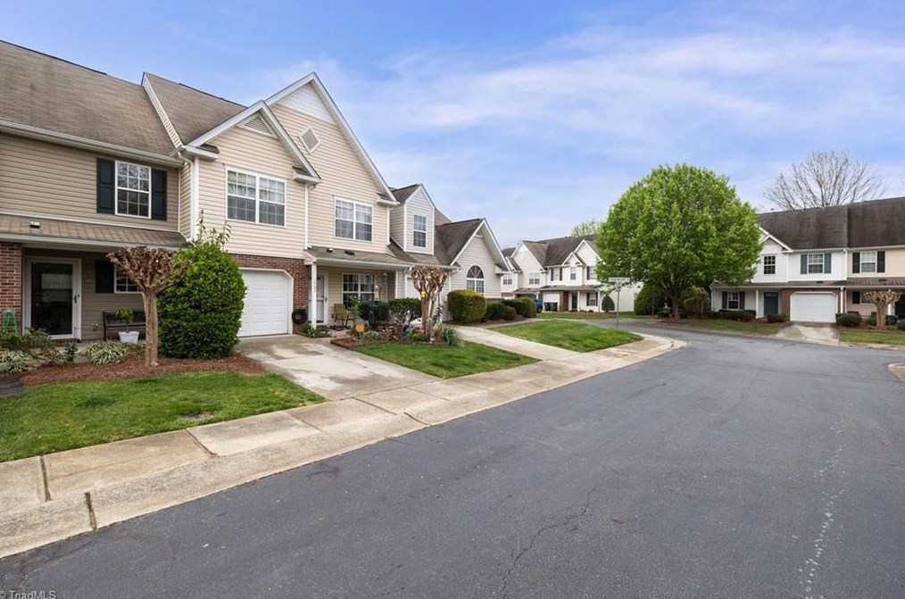1902 Pasquinelli Pl, Greensboro, NC 27410