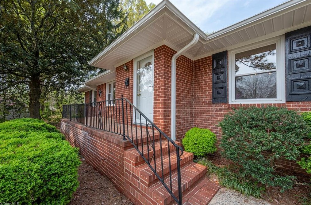 2747 Westmore Ct, Winston Salem, NC 27103-4213