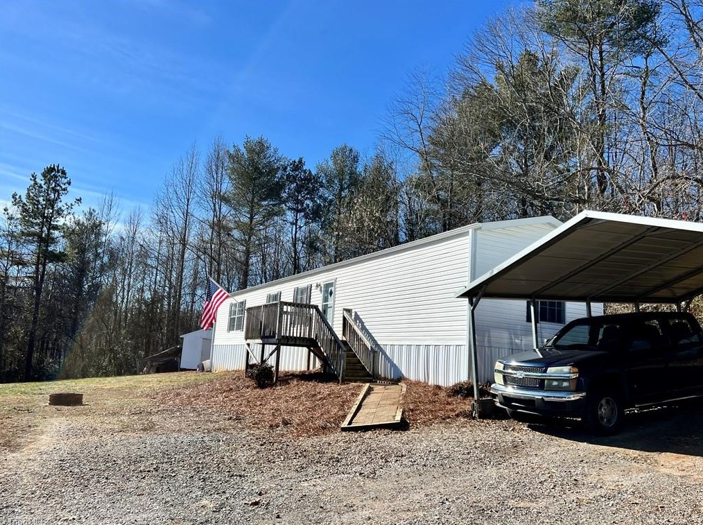 326 Huffman Fork Rd, Purlear, NC 28665-9129