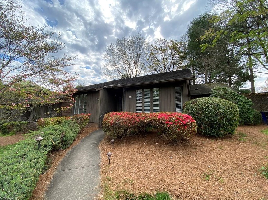 124 Breckindale Cir, Winston Salem NC  27104-4461 exterior